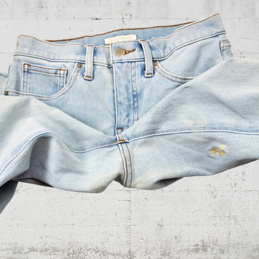 Lucky Brand Ava Mid Rise Crop Mini Boot Jeans Light Wash Daisy Embroidered‎ 4/27 - Picture 6 of 8